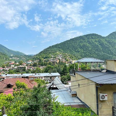 Happy Holidays Borjomi Luaran gambar